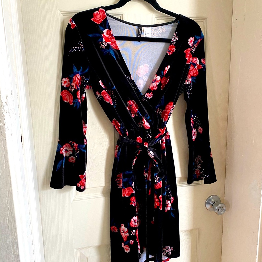 DIVIDED Floral Velvet Mini Dress